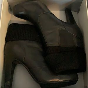DKNY ANKLE BOOTIES
